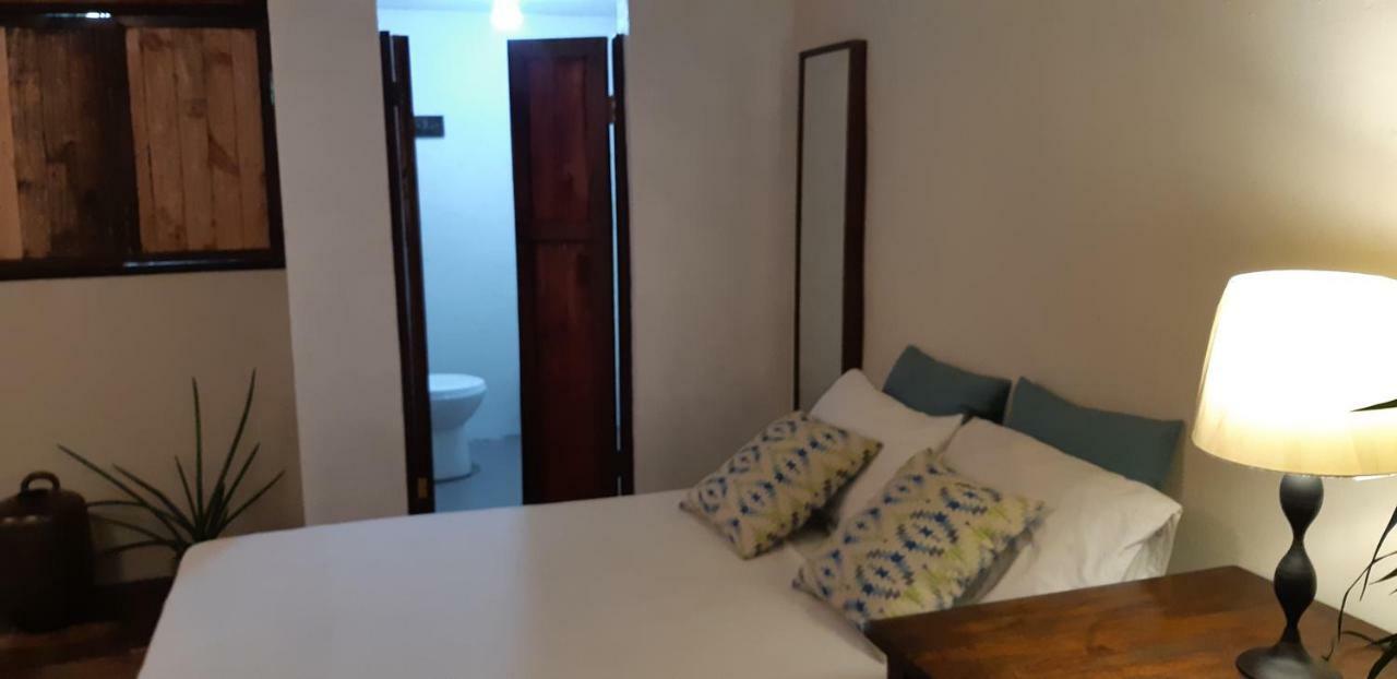 Marius B&B & Hostel Silang Esterno foto